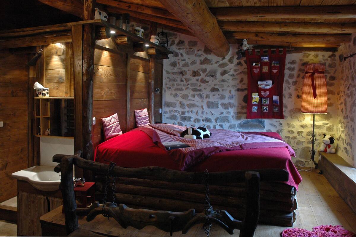 Triple Room, Non Smoking (L'étable) | Desk, blackout curtains, cots/infant beds, free WiFi