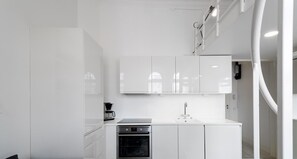 Full-size fridge, microwave, oven, stovetop - Kotimaailma Helsinki Erottaja 1-3 (Helsinki)