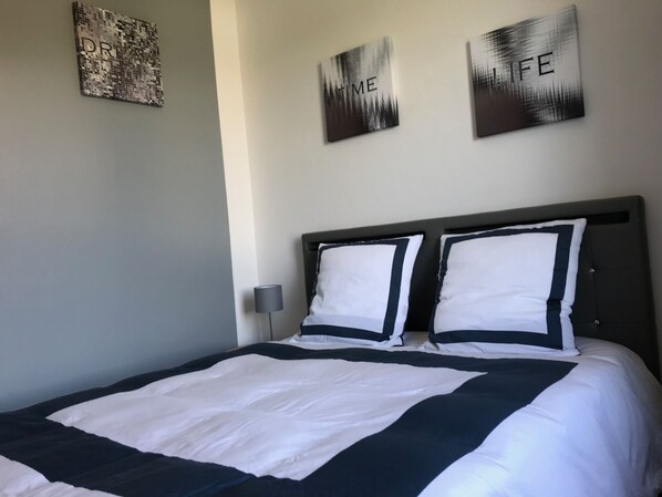 特色装修、特色家居、办公桌、隔音