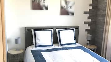 Individuell dekoriert, individuell eingerichtet, Schreibtisch