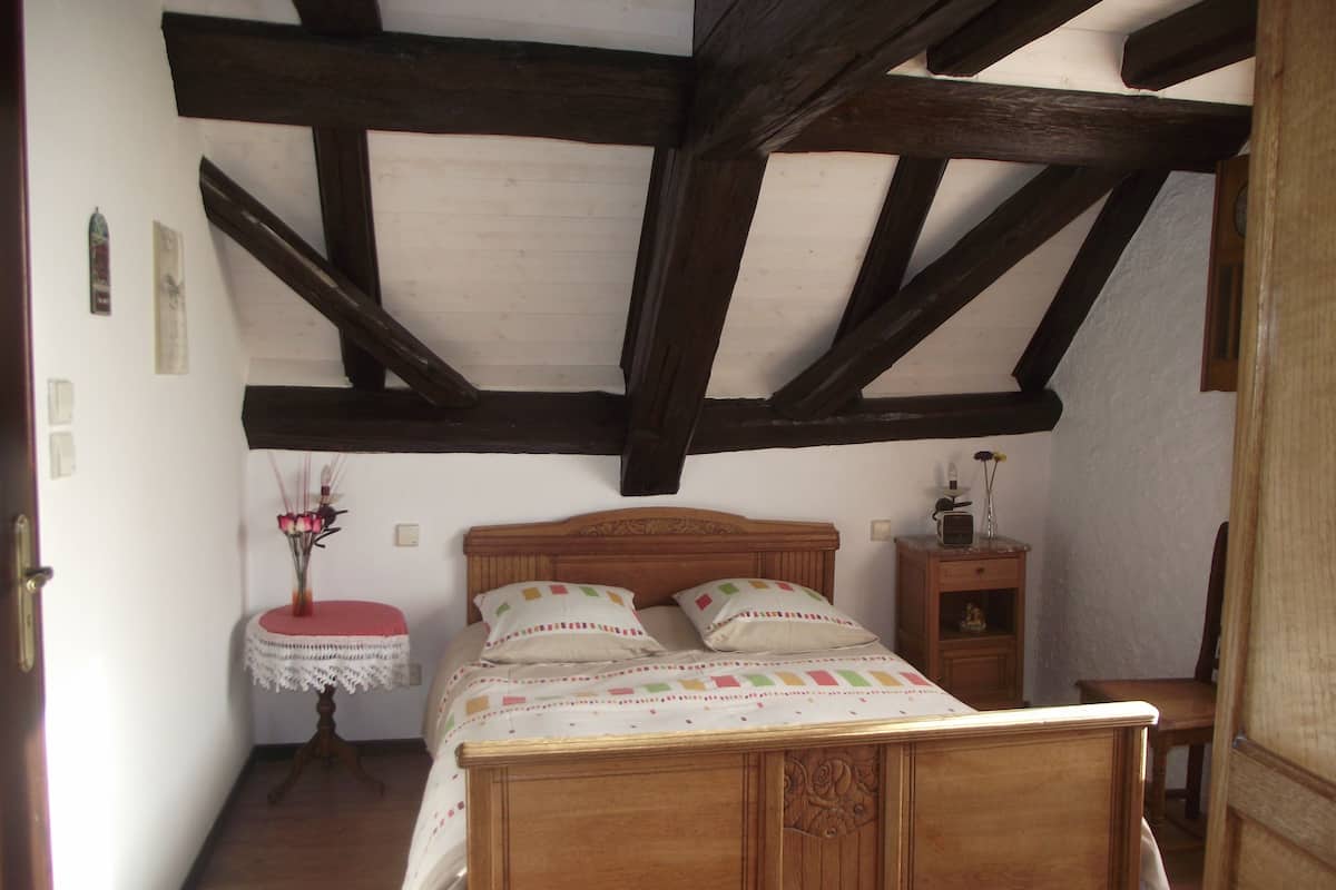 Doppelzimmer, 1 Doppelbett, Nichtraucher | Bügeleisen/Bügelbrett, kostenloses WLAN, individuell dekoriert