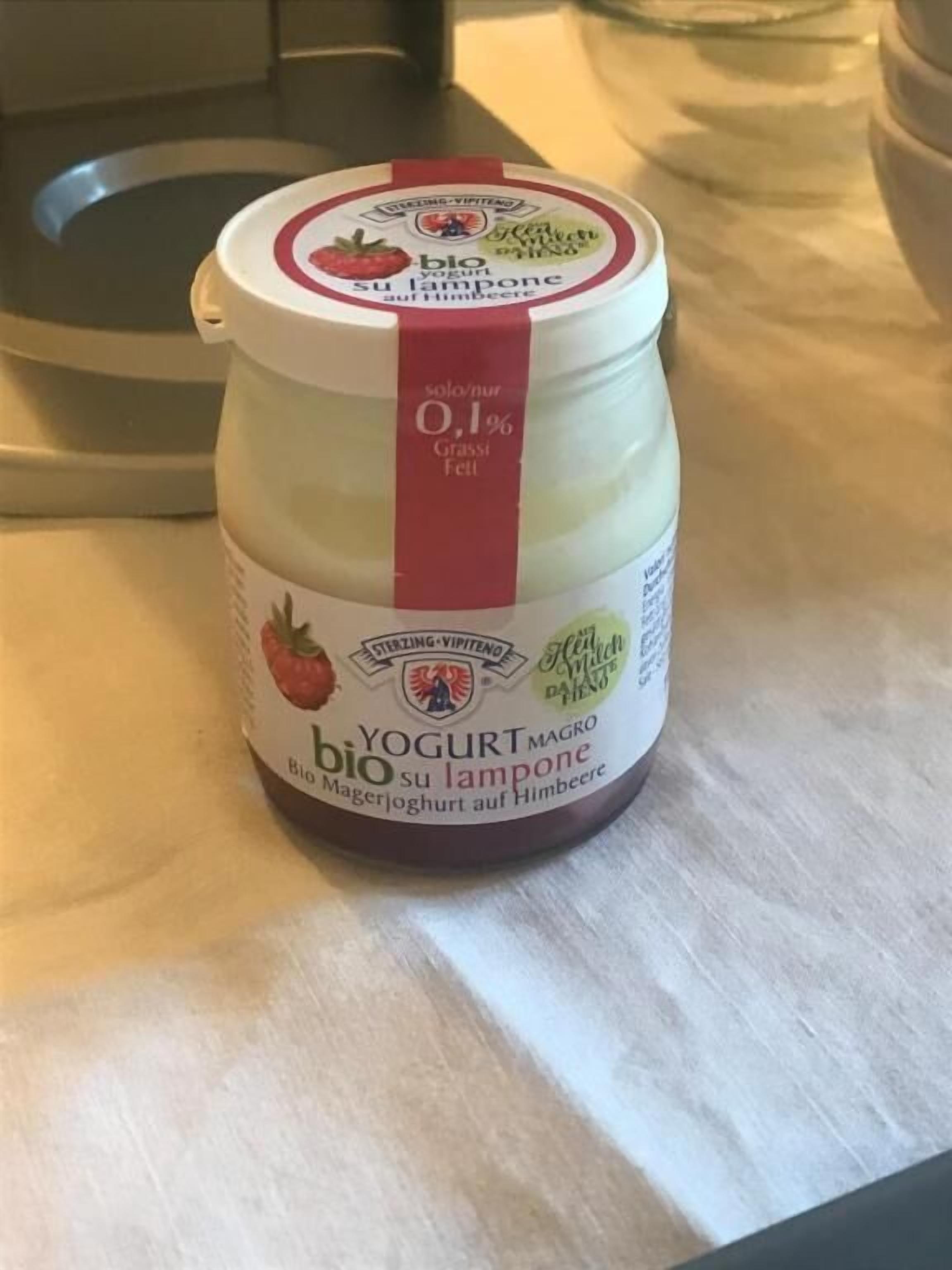 A jar of bio yogurt with a red label.