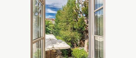 Double Room, Garden View | Free WiFi, bed sheets