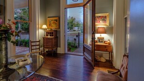 Living room - Childress House BNB (Murfreesboro)