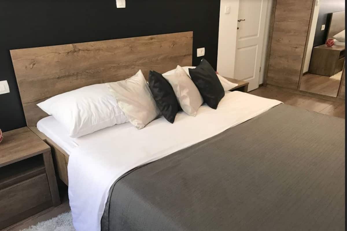 Doppel- oder Zweibettzimmer | Zimmersafe, Schreibtisch, schallisolierte Zimmer, kostenloses WLAN