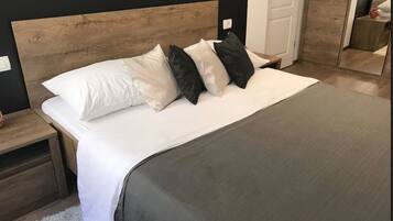 Double or Twin Room | In-room safe, desk, soundproofing, free WiFi
