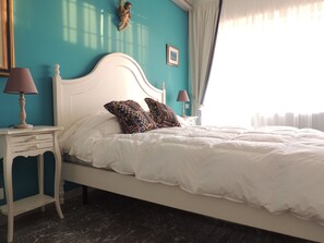 Triple Room | Memory foam beds, in-room safe, desk, free WiFi - Vatican Doors (Rome)