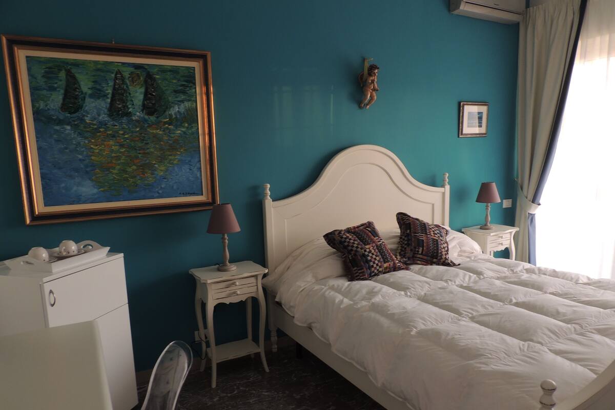 Habitación triple | Camas con efecto memoria y caja de seguridad en la habitación