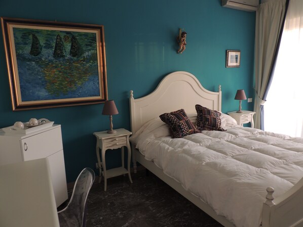 Triple Room | Memory foam beds, in-room safe, desk, free WiFi - Vatican Doors (Rome)