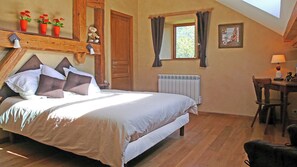 Comfort Double Room, Ensuite, Mountain View | 1 bedroom, premium bedding, Select Comfort beds, desk