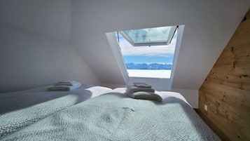 Egyptian cotton sheets, premium bedding, free WiFi, bed sheets