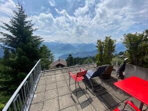Superior Room with Balcony, Lake and Mountain View | Balkong