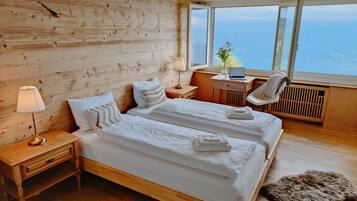 Egyptian cotton sheets, premium bedding, free WiFi, bed sheets