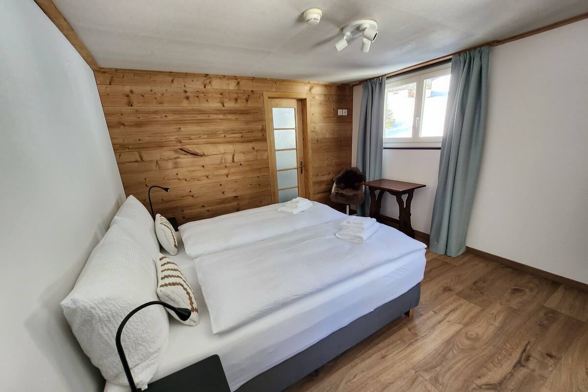 Premium bedding, desk, laptop workspace, WiFi (free)