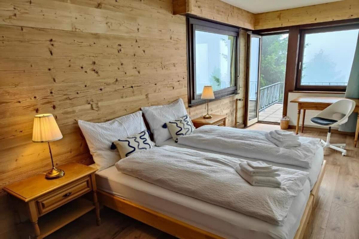Superior Room with Balcony, Lake and Mountain View | Premium bedding, desk, laptop workspace, WiFi (free)
