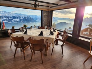 Lunch and dinner served - Hotel Bergsonne Rigi   (Weggis)