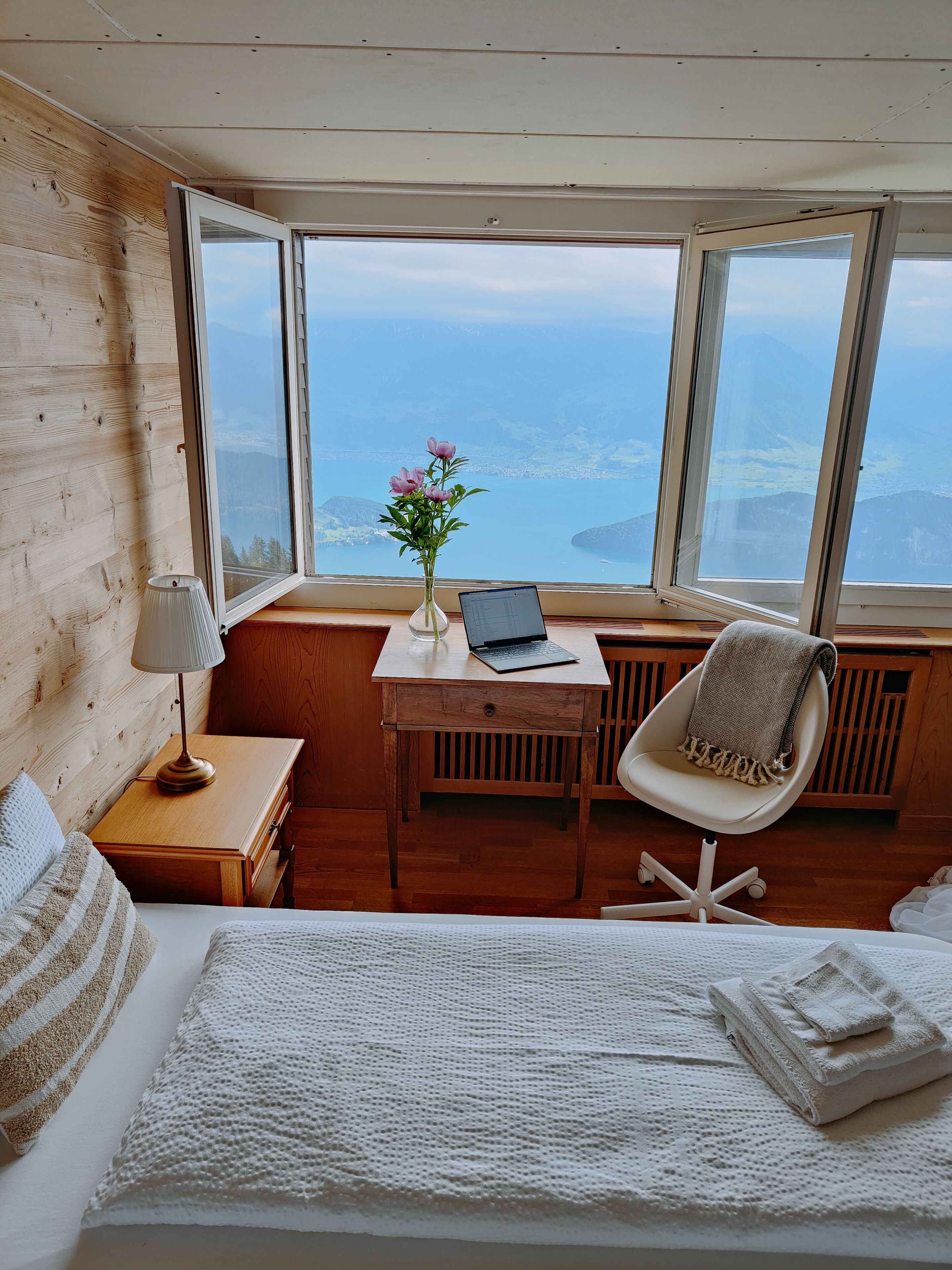 Egyptian cotton sheets, premium bedding, free WiFi, bed sheets