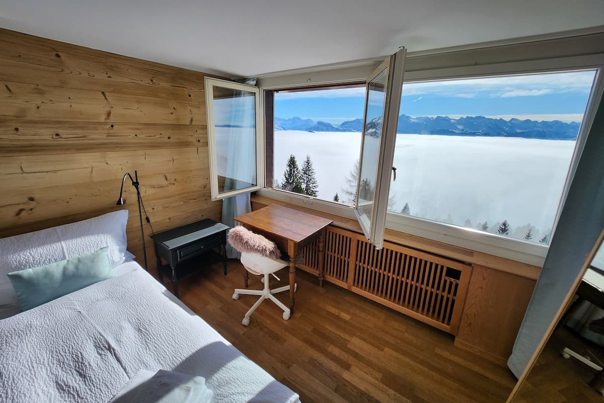 Premium bedding, desk, laptop workspace, WiFi (free)