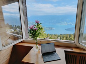 Egyptian cotton sheets, premium bedding, free WiFi, bed sheets - Hotel Bergsonne Rigi   (Weggis)