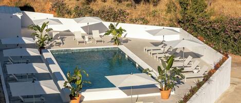 Outdoor pool, pool umbrellas, sun loungers
