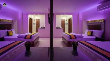 Colchones con efecto memoria, minibar y cortinas blackout