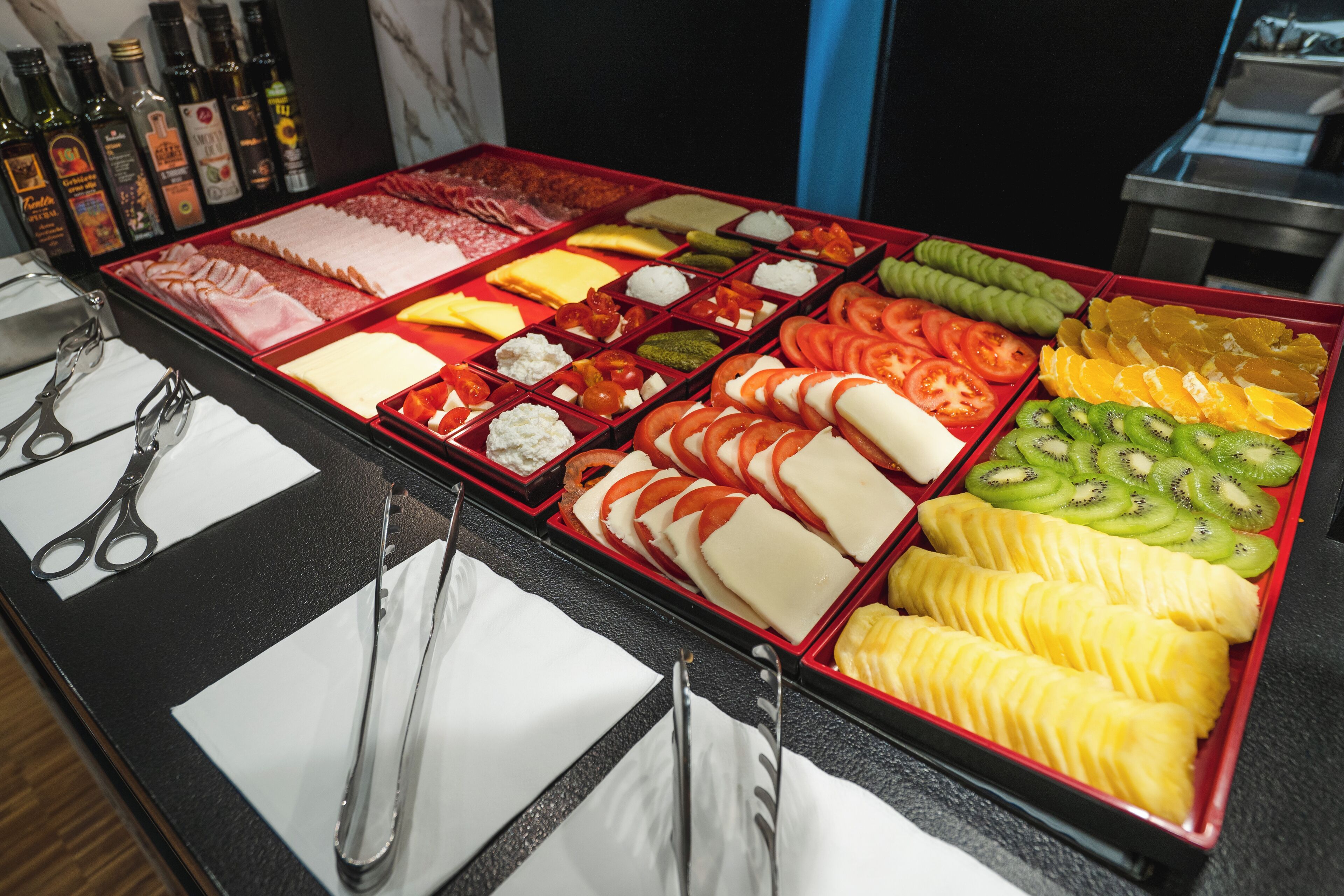 daily full breakfast (eur 8 per person)