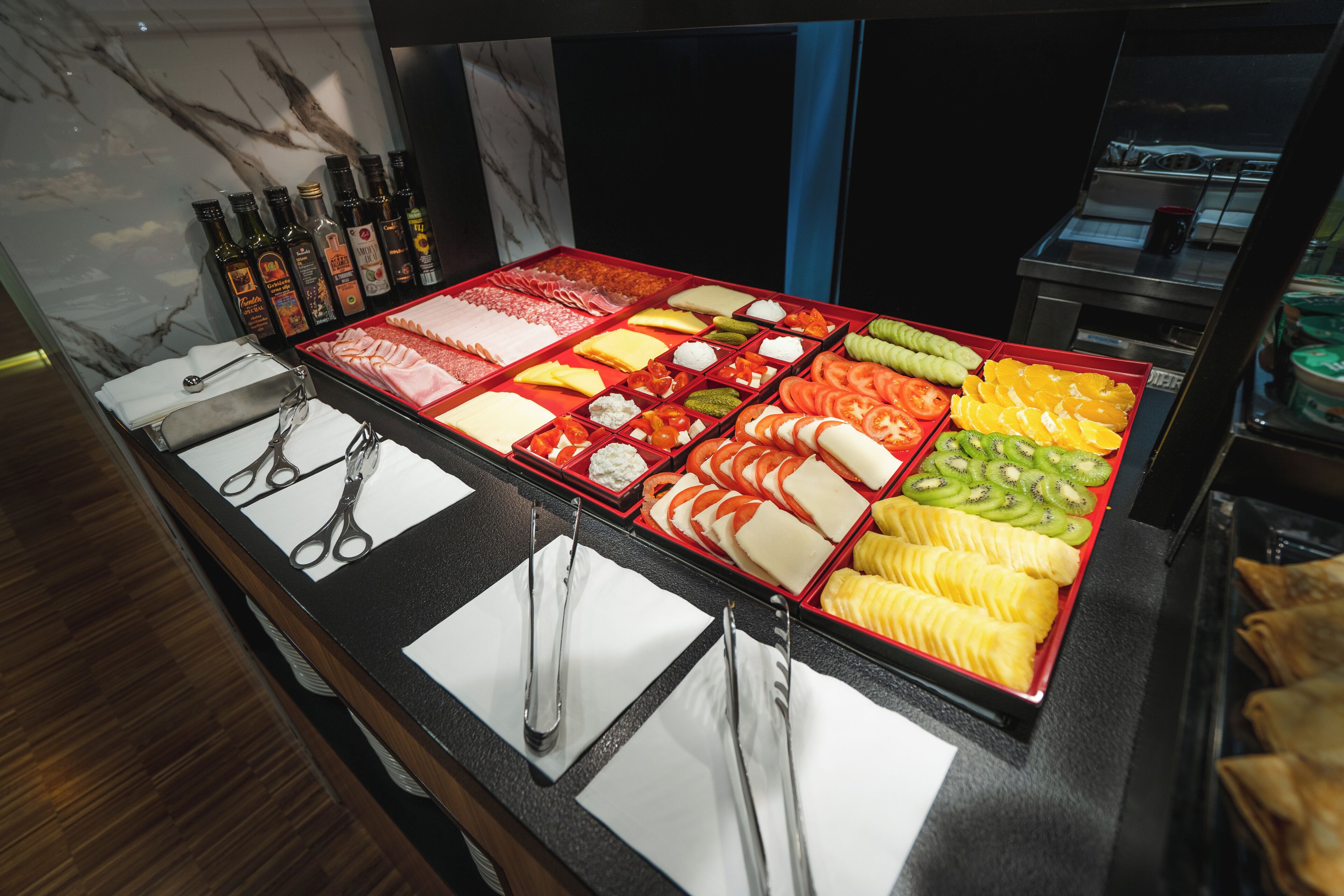 daily full breakfast (eur 8 per person)