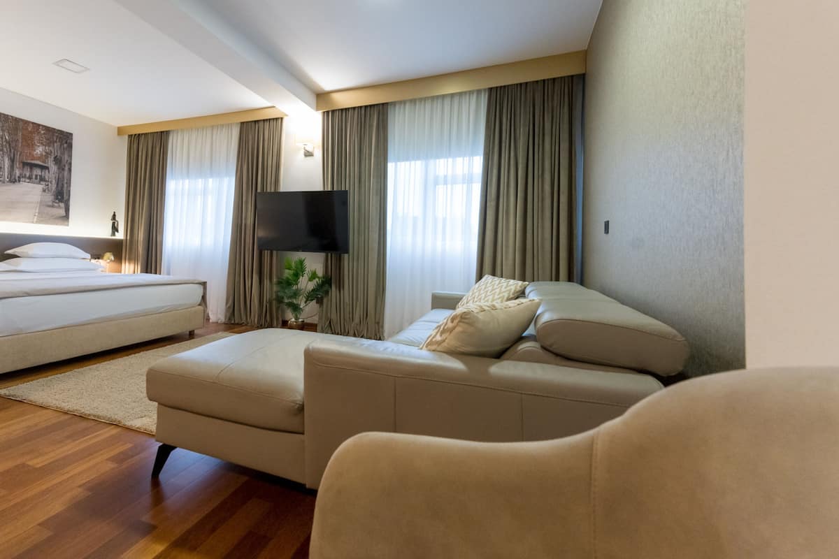 junior suite, 1 king bed with sofa bed | 1 bedroom, minibar, in-room safe, blackout curtains