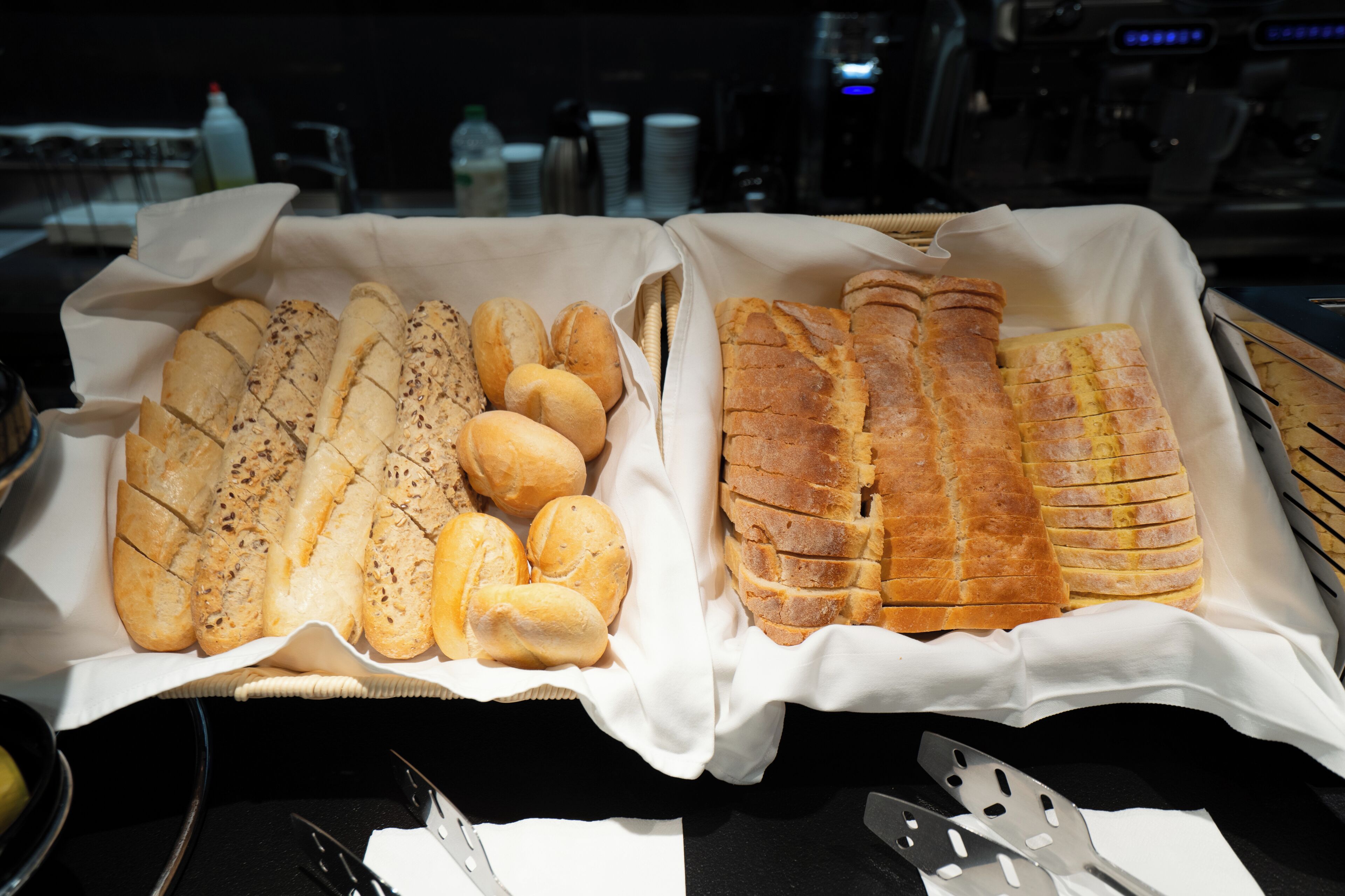 daily full breakfast (eur 8 per person)