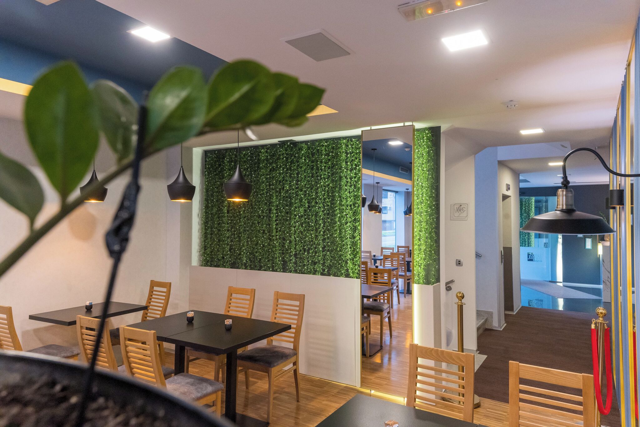 daily full breakfast (eur 8 per person)