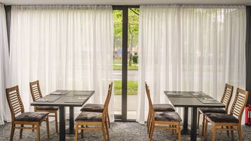 Daily full breakfast (EUR 8 per person)