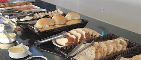 Colazione a buffet inclusa, servita tutte le mattine