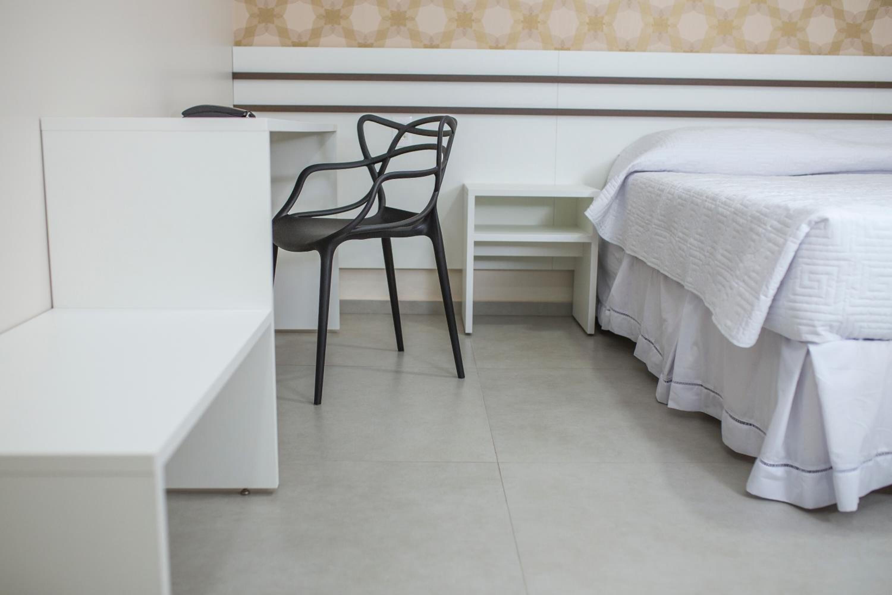 minibar, desk, soundproofing, iron/ironing board