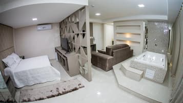 ミニバー、デスク、防音設備、アイロン / アイロン台