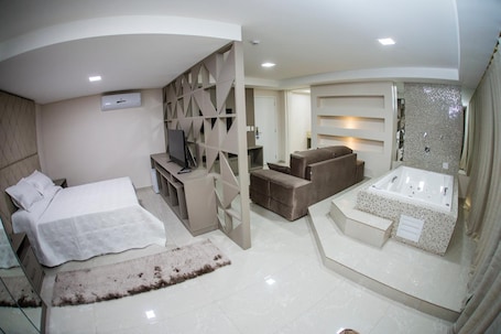 Minibar, desk, soundproofing, iron/ironing board. Hotel HPR Executive