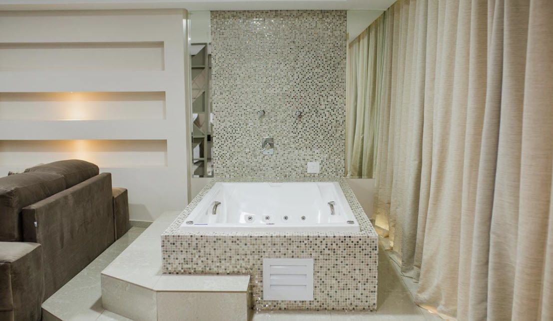 suite | jetted bathtub