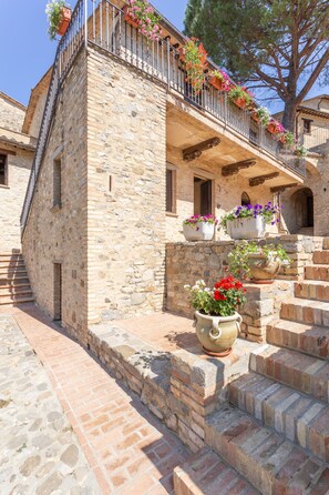 Building design - Borgo Pulciano Agriturismo (Montone)