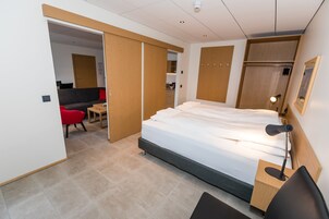 Luxury Apartment | Blackout drapes, soundproofing, free WiFi, bed sheets