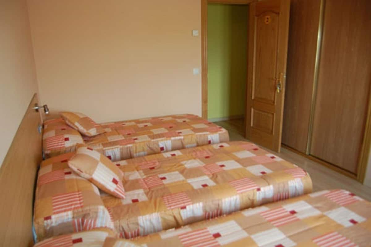 Chambre Triple (3) | Rideaux occultants, Wi-Fi gratuit, draps fournis