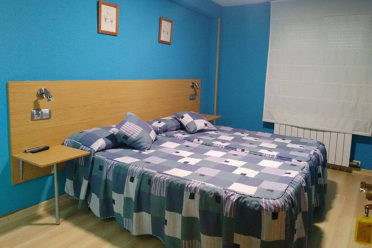 Chambre Double, salle de bains commune (1A) | Rideaux occultants, Wi-Fi gratuit, draps fournis