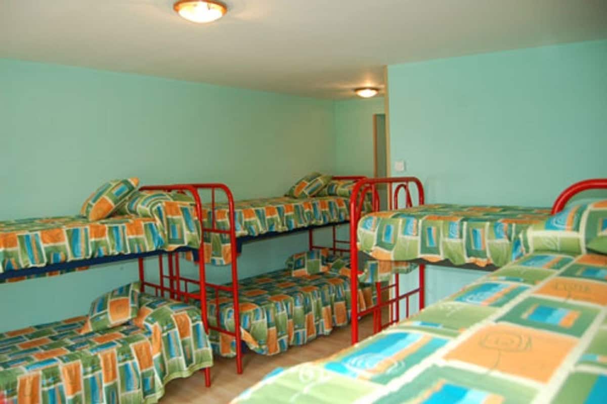 Chambre, plusieurs lits (7) | Rideaux occultants, Wi-Fi gratuit, draps fournis