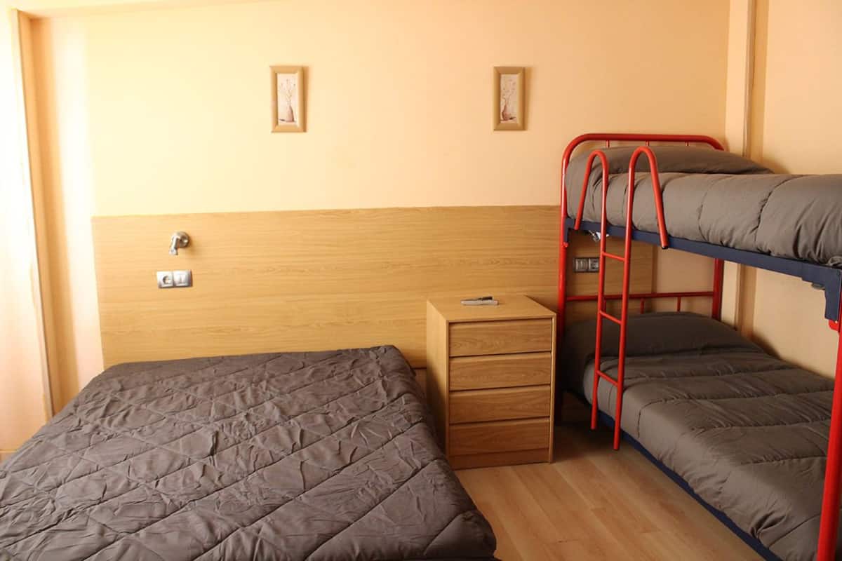 Chambre Familiale (6) | Rideaux occultants, Wi-Fi gratuit, draps fournis