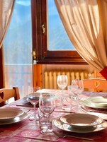 Cortinas blackout, wifi gratis y ropa de cama 