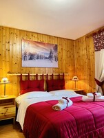 Cortinas blackout, wifi gratis y ropa de cama 