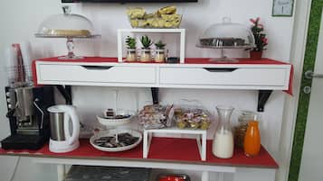 Free daily buffet breakfast