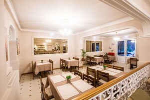 Desayuno buffet incluido todos los días 
