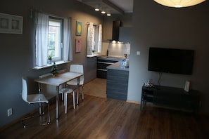 Studio Suite (5) | In-room dining
