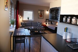 Studio Suite (6) | Blackout drapes, iron/ironing board, free cribs/infant beds, free WiFi