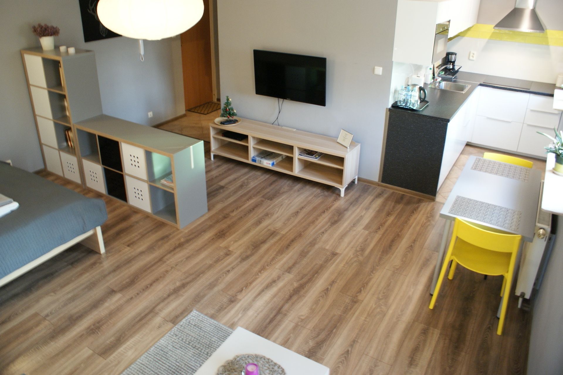 Cortinas blackout, tabla de planchar con plancha y cunas gratuitas 