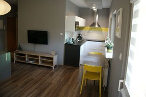 Studio Suite (3) | Blackout drapes, iron/ironing board, free cribs/infant beds, free WiFi